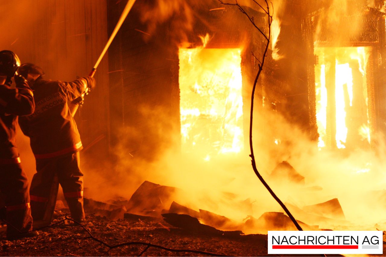 Heroic Firefighters Battle House Blaze in Davie; No Injuries Reported!